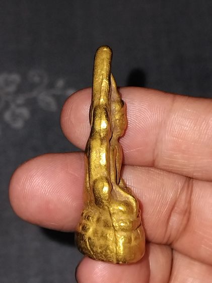 รูปเหมือนหล่อ พระพุทธชินราช วัดพระศรีมหาธาตุวรวิหาร จ.พิษณุโลก ลอยองค์ ตอก 2 โต็ด ขนาด 1.8 x 3.7 cm เนื้อทองผสมแก่ทอง เนื้อแห้ง เหี่ยว เก่าๆ รูปที่ 4