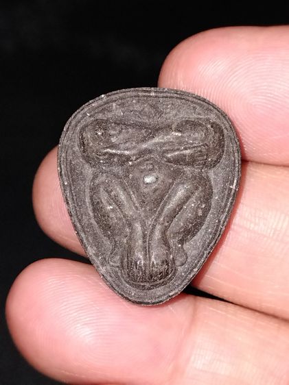 พระปิดตา รุ่น1 เนื้อผงใบลาน ปี 2540 หลวงปู่แย้ม วัดตะเคียน จังหวัดนนทบุรี ขนาดกว้าง 2.29 cm ความสูง 2.71 cm แท้ ดูง่าย    รูปที่ 6