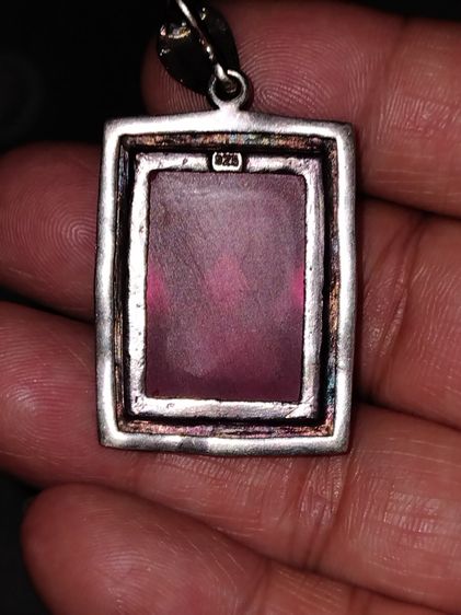 จี้เงินแท้ งานโบราณ ฝังพลอยเดง กว้าง 2  ยาวท 3 ซม มีน้ำหนัก เงินแท้ตอก 92.5 หนา เก่า สวย สมบูรณ์ สำหรับห้อยสร้อย Classic  รูปที่ 2