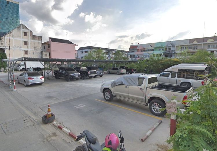 ศรีนครินทร์ หอพัก มีที่จอดรถยนต์ ใกล้รถไฟฟ้าสายสีเหลือง