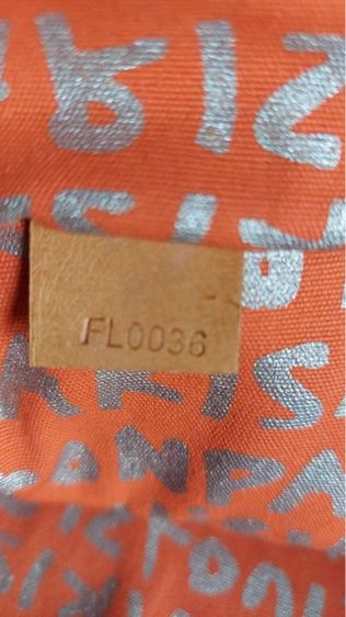 กระเป๋าถือทรง tote รูปที่ 16