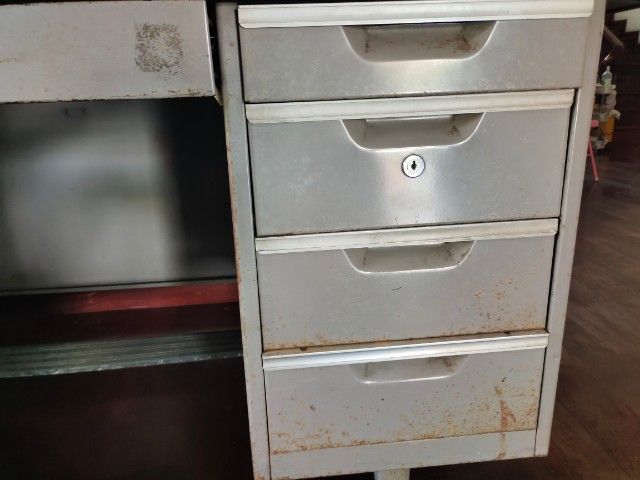 โต๊ะสำนักงานแบบเป็นเหล็กพร้อมกระจกด้านบนขนาด 72 นิ้วกว้าง 34 สูง 31 รูปที่ 4