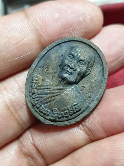 เหรียญหล่อโบราณรุ่นแรก หลวงปู่รอด(หลวงพ่อรอด) วัดสันติกาวาส พิษณุโลก รุ่นสยบมารในใจ ปี49 หายากมากๆ

 รูปที่ 6