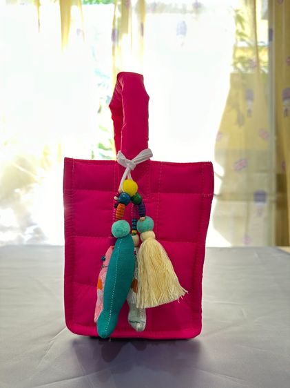 กระเป๋าถือสินค้า Handmade พู่ห้อยเป็นสินค้างานฝีมือจากชาวเขา ใส่กระเป๋าตังค์ มือถือ ของจุกจิก ขวดน้ำ เหมาะสำหรับทุกเพศทุกวัย มีหลากสีสวยงาม รูปที่ 3