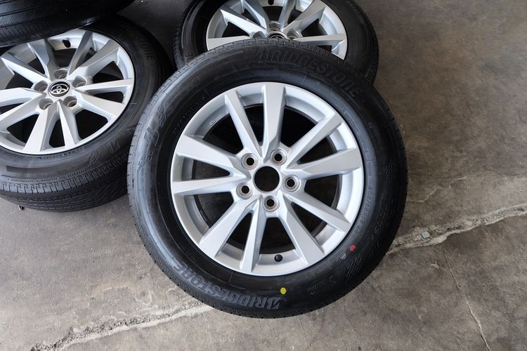 ⭐ ชุดนี้ครบ 5 วง ล้อ Camry TNGA ขอบ 16 นิ้ว + ยาง Bridgestone  ปี22 ขนาด 205 65R16  รูปที่ 3