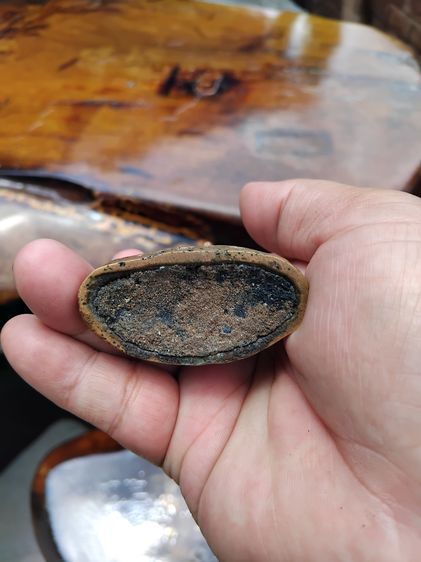 พระงั่ง ตาแดง ทรงเครื่อง เนื้อสัมฤทธิ์ หน้าตัก 2 นิ้ว สูง 2.5 นิ้ว อายุกว่า 1,000 ปี ใต้ฐานมีดินเดิม ผิวแห้ง มีหูห้อย มีน้ำหนัก สภาพเดิม เก่ รูปที่ 5