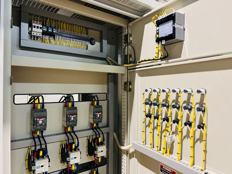 ขายตู้ Mdb Main air circuit breaker 1250A breaker ย่อย 12 ตัว พร้อมCapbank 6 step Pipat 0982641749 รูปที่ 10