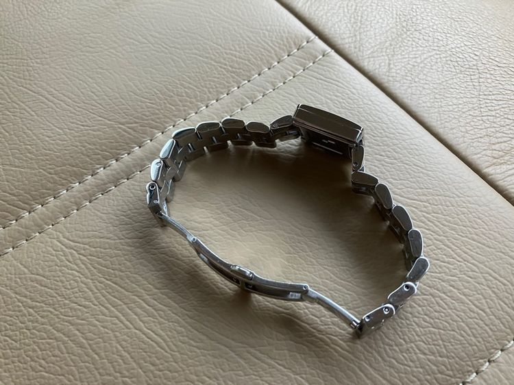 นาฬิกา Gucci ผู้หญิง หน้า G signature รุ่นยอดนิยม Lady Size หน้าปัดสีดำ ของแท้มือสอง รูปที่ 7