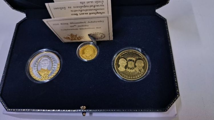 เหรียญที่ระลึกเฉลิมพระเกียรติ 88 พรรษา รูปที่ 2