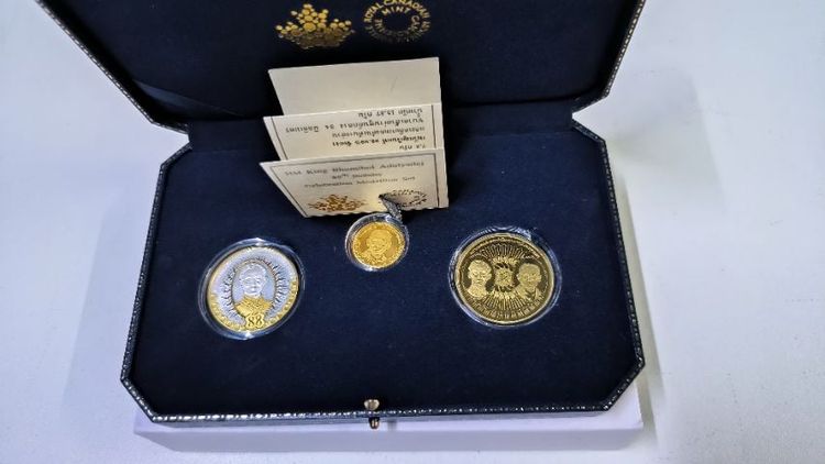 เหรียญที่ระลึกเฉลิมพระเกียรติ 88 พรรษา รูปที่ 3