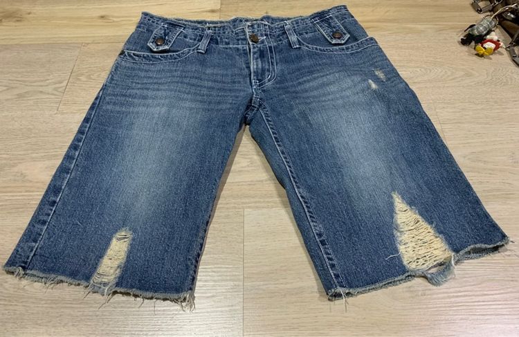 กางเกงยีนสฟ์เอวต่ำ ขาสามส่วน สไตล์ 90 " เท่ห์ ๆ ของใหม่  Made in japan เนื้อผ้าดี สวยงามมาก made in Japan  รูปที่ 4