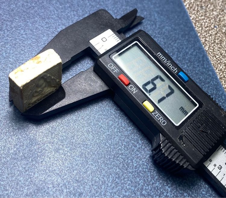 พระผงของขวัญ หลวงพ่อสด วัดปากน้ำ รุ่น 4  พิมพ์เล็ก  ปี 2514  ( มีกล่องและรูปหลวงพ่อสดเดิมมาด้วย)      P 640 รูปที่ 13