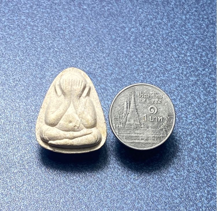 พระปิดตาเนื้อผง หลวงพ่อแดง หลังยันต์ ( องค์ที่ 2 )  วัดอินทาราม  สมุทรสงคราม รุ่นรวยล้นเหลือ  เนื้อผงพุทธคุณผสมผงตะไบ      P 645 รูปที่ 4