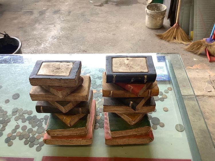 อื่นๆ ที่คั้นหนังสือโบราณ