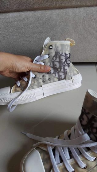 รองเท้าผ้าใบหุ้มข้อสั้นคริสเตียนดิออร์ รูปที่ 4