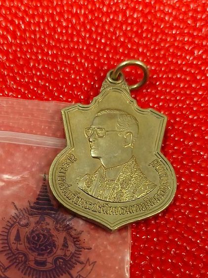 (6) เหรียญในหลวง ครบ 6 รอบ 72 พรรษา หลังภปร. ปี2542 เนื้ออัลปาก้า 