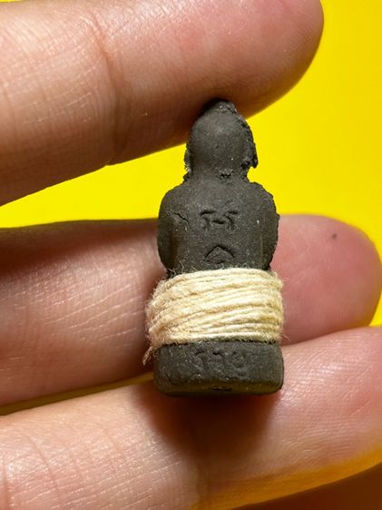 ารดูดรก ลอยองค์ ก้นฝังตะกรุด รุ่นเพิ่มทรัพย์เพิ่มสุข หลวงปู่หงษ์ พรหมปัญโญ วัดเพชรบุรี จ.สุรินทร์ ปี 2553 เนื้อผงพราย รูปที่ 4