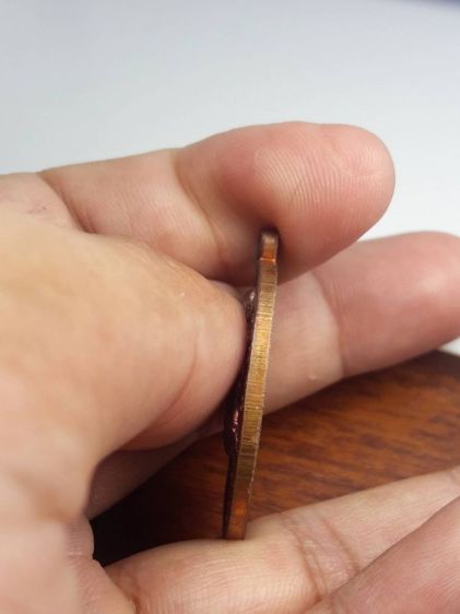 เหรียญเจริญพรล่างหลวงปู่ทิมวัดละหารไร่ รูปที่ 4