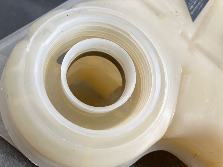 กระปุกพักน้ำ Coolant Volkswagen Passat , Audi A4 A6 โฉม B5 C5 ของแท้ มือสอง รูปที่ 3