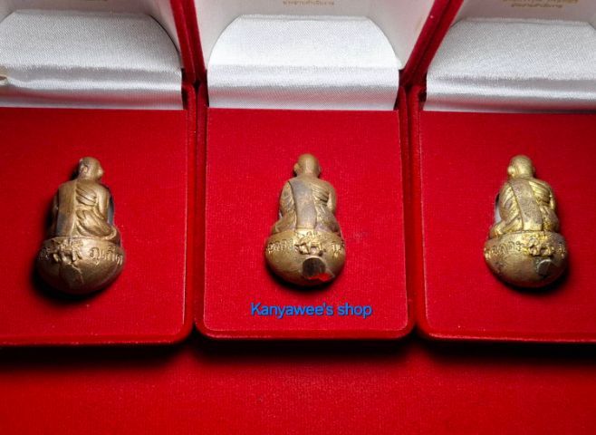 รูปหล่อลอยองค์เบ้าทุบ หลวงพ่อแช่ม วัดฉลอง จ.ภูเก็ต รุ่น กองอาสารักษาดินแดน ภูเก็ต (รุ่น ๑) ปี 2554 รูปที่ 9