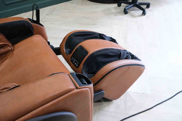 เก้าอี้นวดไฟฟ้า OSIM UDivine OS-808 ระบบนวด 3 มิติ เบาะหนังสีน้ำตาล รูปที่ 3