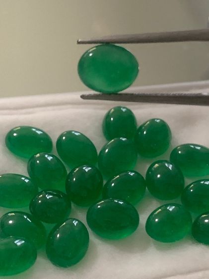เขียว 💚พลอยโมรา ทรงไข่ หลังเบี้ย 