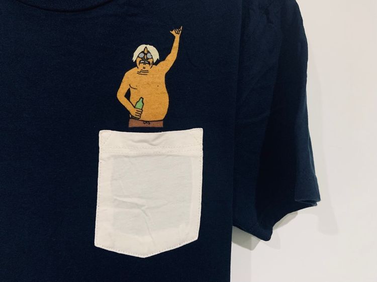เสื้อยืด CAPTANI FIN กระเป๋าอกซ้าย แท้ 💯 size L ขนาด อก 21 ยาว 27.5 นิ้ว สภาพดีมาก ดีเทลสวย เนื้อผ้าบางนิ่มใส่สบาย หายากน่าสะสมครับ รูปที่ 2