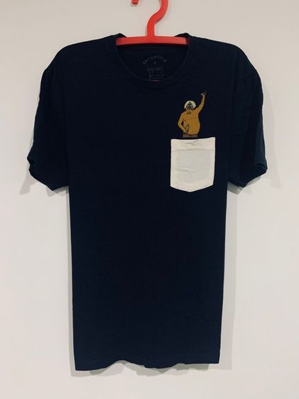 อื่นๆ อื่นๆ อื่นๆ แขนสั้น เสื้อยืด CAPTANI FIN กระเป๋าอกซ้าย แท้ 💯 size L ขนาด อก 21 ยาว 27.5 นิ้ว สภาพดีมาก ดีเทลสวย เนื้อผ้าบางนิ่มใส่สบาย หายากน่าสะสมครับ