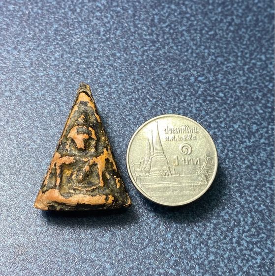 พระนางพญาพิมพ์สังฆาฏิ  เนื้อดินเผา วัดนางพญา   จ.พิษณุโลก    P 680 รูปที่ 7