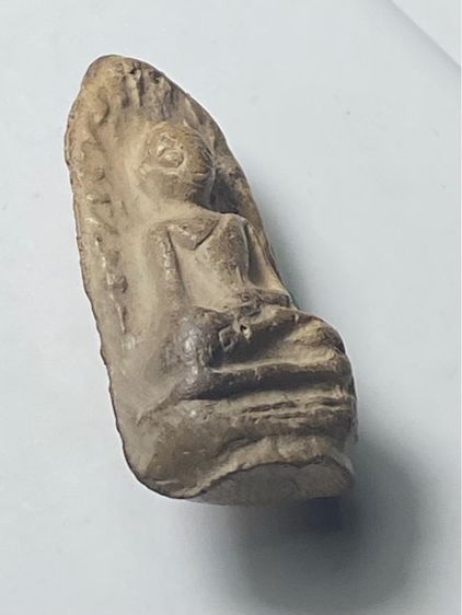 พระรอดพิมพ์ใหญ่  กรุวัดมหาวัน   จ.ลำพูน ( พระใช้มาแต่เดิมมีสึก )     P 683 รูปที่ 4