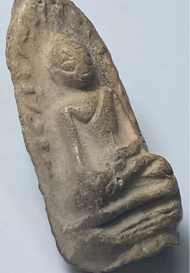 พระรอดพิมพ์ใหญ่  กรุวัดมหาวัน   จ.ลำพูน ( พระใช้มาแต่เดิมมีสึก )     P 683 รูปที่ 10