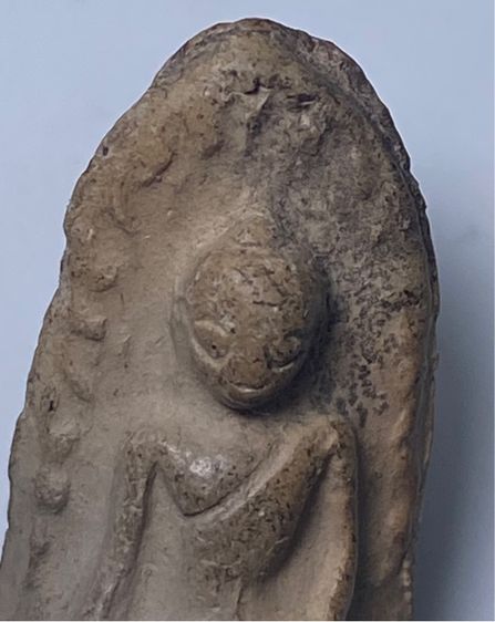 พระรอดพิมพ์ใหญ่  กรุวัดมหาวัน   จ.ลำพูน ( พระใช้มาแต่เดิมมีสึก )     P 683 รูปที่ 11