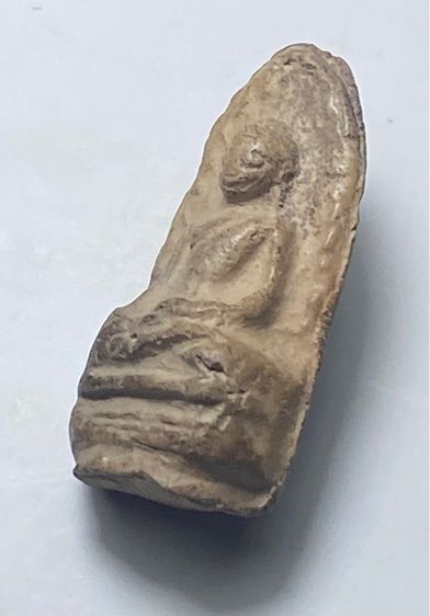 พระรอดพิมพ์ใหญ่  กรุวัดมหาวัน   จ.ลำพูน ( พระใช้มาแต่เดิมมีสึก )     P 683 รูปที่ 3