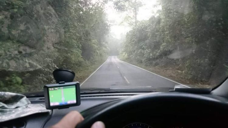 ขาย Garmin GPS nuvi205  ยังใช้ได้ต้องเสียบไฟขณะใช้งาน แบะต้องเปลี่ยนจุ๊บติดกระจก กล่องน่าจะยังอยู่เดีผ่ยวรื้อดูให้นะครับ