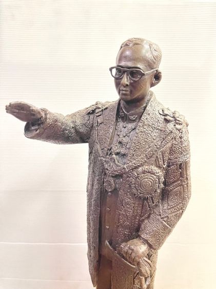 รูปปั้น เสด็จพ่อ ร.9 ทรงยืนทองเหลืองA2 รูปที่ 4