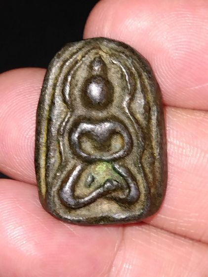 หลวงปู่บุญ วัดกลางบางแก้ว นครปฐม พิมพ์ซุ้มเว้าหลังยันต์นูน เนื้อตะกั่ว ปี 2462 ขนาดกว้าง 1.5 ซม สูง 2.5 ซม. เดิมๆ สภาพสวยมาก องค์นี้เก่า แท