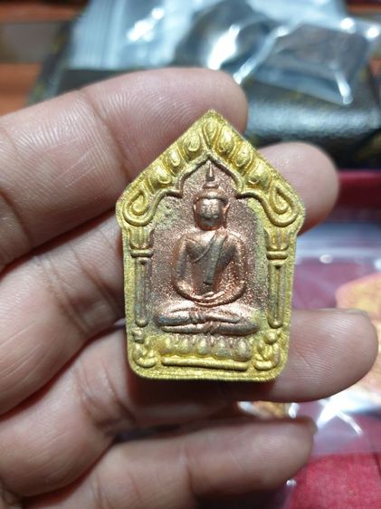 พระขุนแผน พรายปัญญา 
หลวงพ่ออุ่นใจ วัดถนนโค้ง
จ.นครราชสีมา

เนื้อมหาพุทธคุณ ( อุดมมั่งมีศรีสุข ) ฝังตะกรุดทองแดง ให้4องค์ สวยทุกองค์ รูปที่ 3