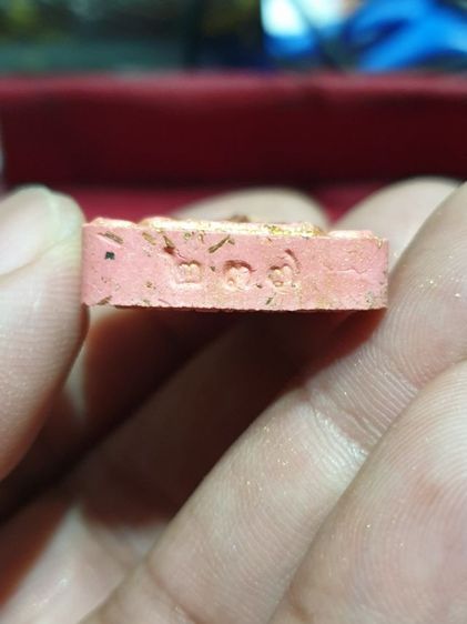 พระขุนแผน พรายปัญญา 
หลวงพ่ออุ่นใจ วัดถนนโค้ง
จ.นครราชสีมา

เนื้อมหาพุทธคุณ ( อุดมมั่งมีศรีสุข ) ฝังตะกรุดทองแดง ให้4องค์ สวยทุกองค์ รูปที่ 16