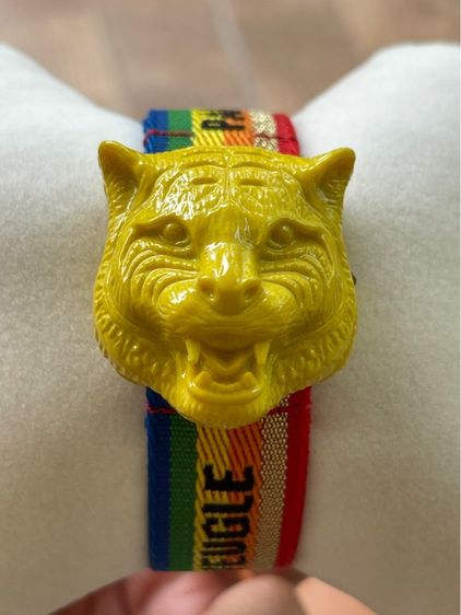 อื่นๆ GUCCI Le Marche Des Merveilles Yellow Tiger Quartz Silver Dial Men's Watch YA146410