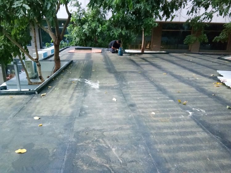 แก้หลังคารั่ว ดาดฟ้า ระเบียงรั่วมีน้ำซึม .แผ่นเมมเบรนเอาอยู่ รูปที่ 11