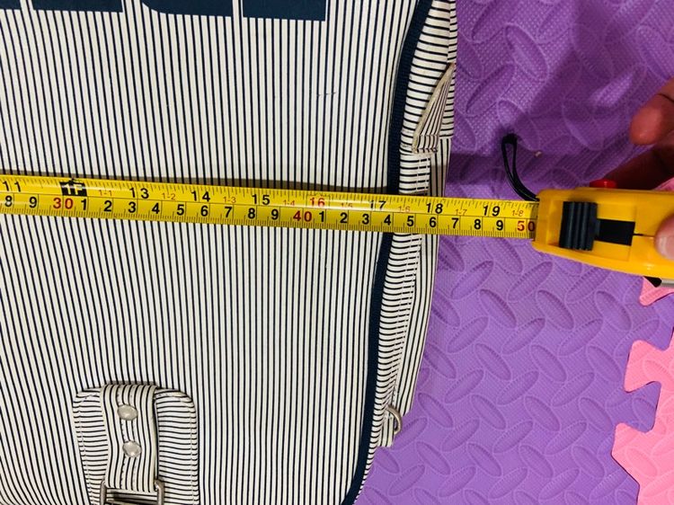 กระเป๋า FRED PERRY แท้ 💯 สภาพใหม่มาก ขนาด ยาว 17.5 สูง 13.5 หนา 5.5-6 นิ้ว ทรงสวย ดีเทลสวยมาก ตัดเย็บดีมาก หายากน่าสะสมครับ รูปที่ 11