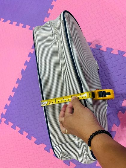 กระเป๋า FRED PERRY แท้ 💯 สภาพใหม่มาก ขนาด ยาว 17.5 สูง 13.5 หนา 5.5-6 นิ้ว ทรงสวย ดีเทลสวยมาก ตัดเย็บดีมาก หายากน่าสะสมครับ รูปที่ 10