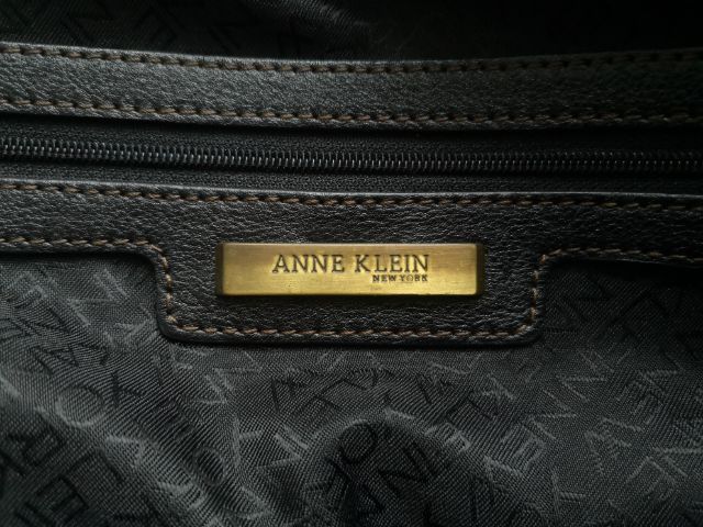 กระเป๋าหนังแท้สีดำแบรรด์แท้  ANNE KLEIN NEW YORK
(ผู้หญิง)​ รูปที่ 6