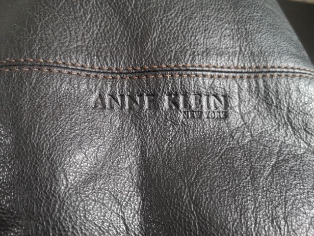 กระเป๋าหนังแท้สีดำแบรรด์แท้  ANNE KLEIN NEW YORK
(ผู้หญิง)​ รูปที่ 3