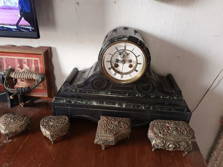 นาฬิกาตั้งบนเตาพิงหินอ่อนเก่าอายุ150ปี