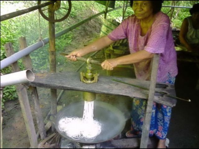 เครื่องทำขนมจีนโบราณ (บอกบิด) อายุ 80ปี นน.ประมาณ8กก. รูปที่ 5