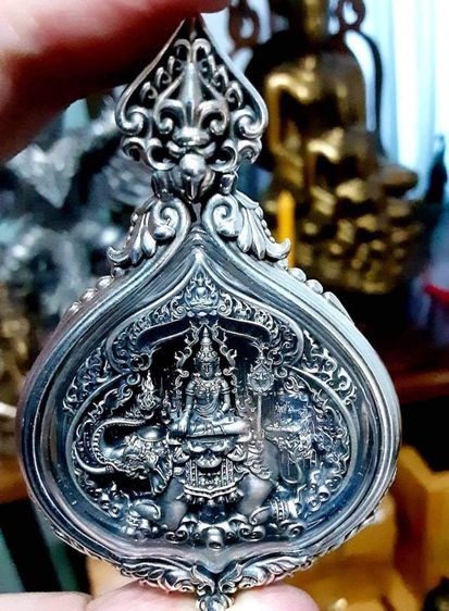 พระชัยหลังช้าง เนื้อเงิน ครูบาอริยชาติ เลี่ยมกรอบเงินพุทธศิลป์ สวยงามมาก รูปที่ 9