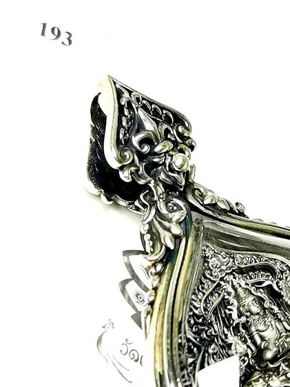 พระชัยหลังช้าง เนื้อเงิน ครูบาอริยชาติ เลี่ยมกรอบเงินพุทธศิลป์ สวยงามมาก รูปที่ 17