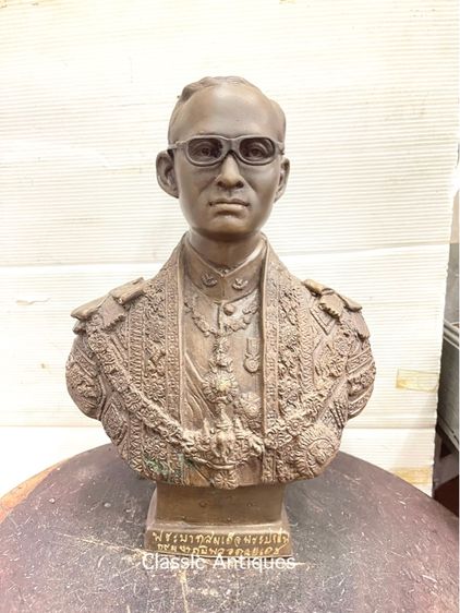 รูปปั้น ในหลวง ร.9 ทองเหลืองS2