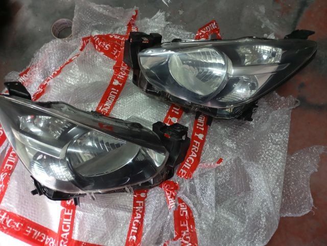 ไฟหน้า แท้  ธรรมดา มาสด้า2